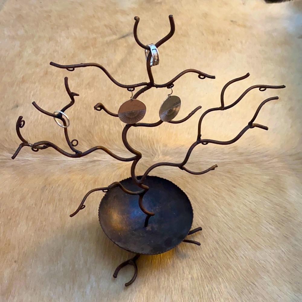 Metal jewelry tree